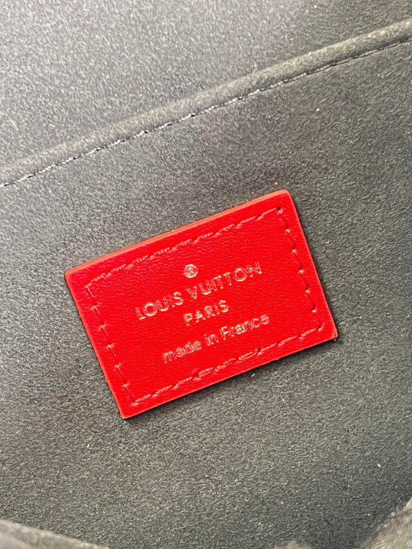 l0*is V*t0n dauphine mm