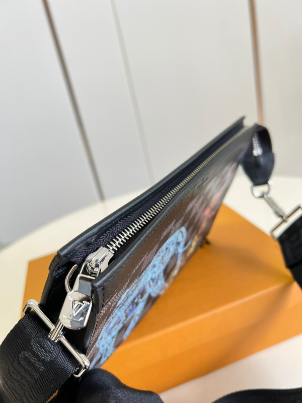 l0*is V*t0n gaston wearable