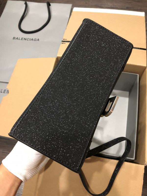 Ba*len*cia*ga hourglass