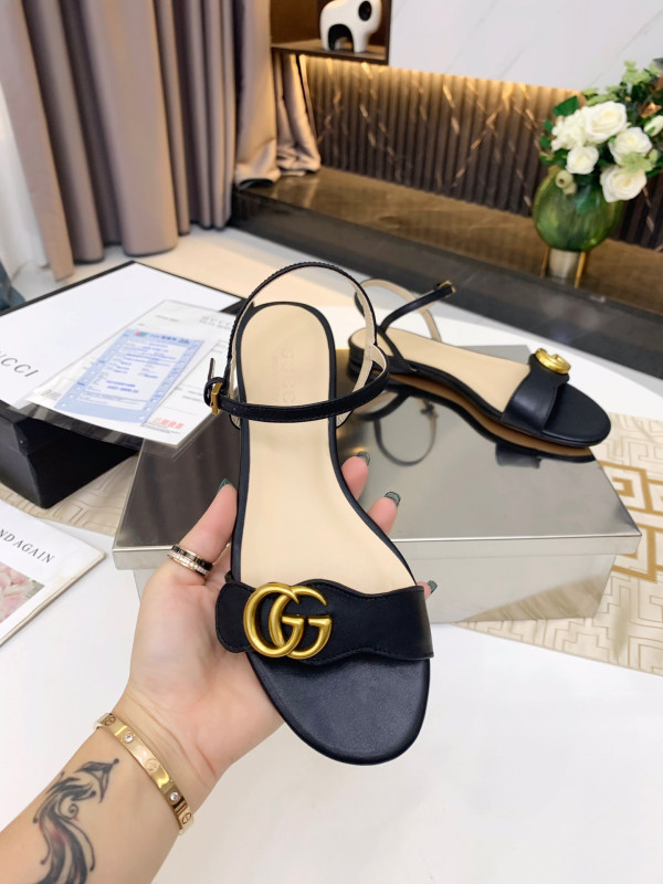G*u*i leather sandal