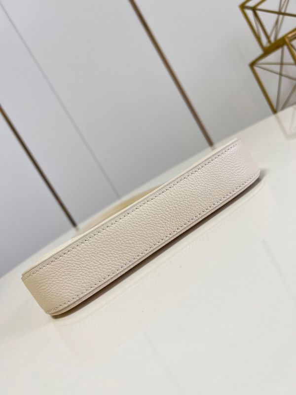 l0*is V*t0n easy pouch on strap