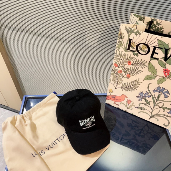 Ba*len*cia*ga logo cap