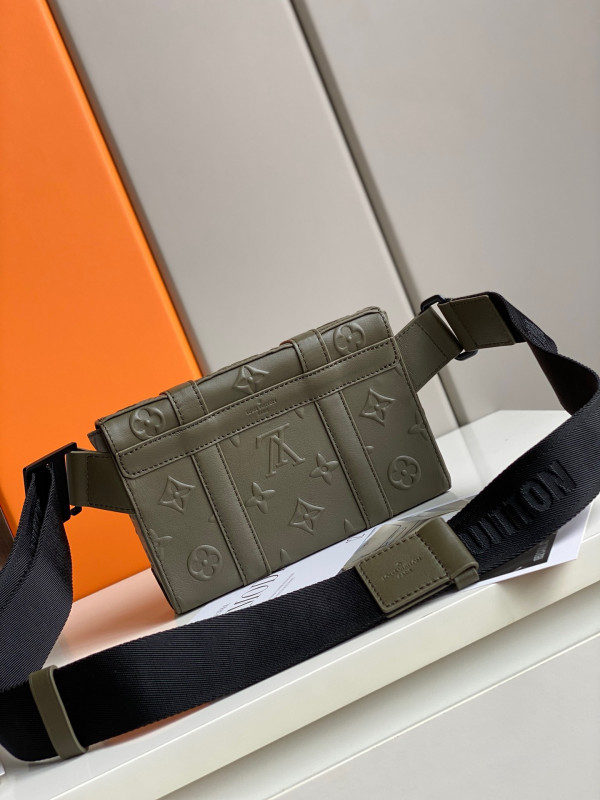 l0*is V*t0n trunk slingbag