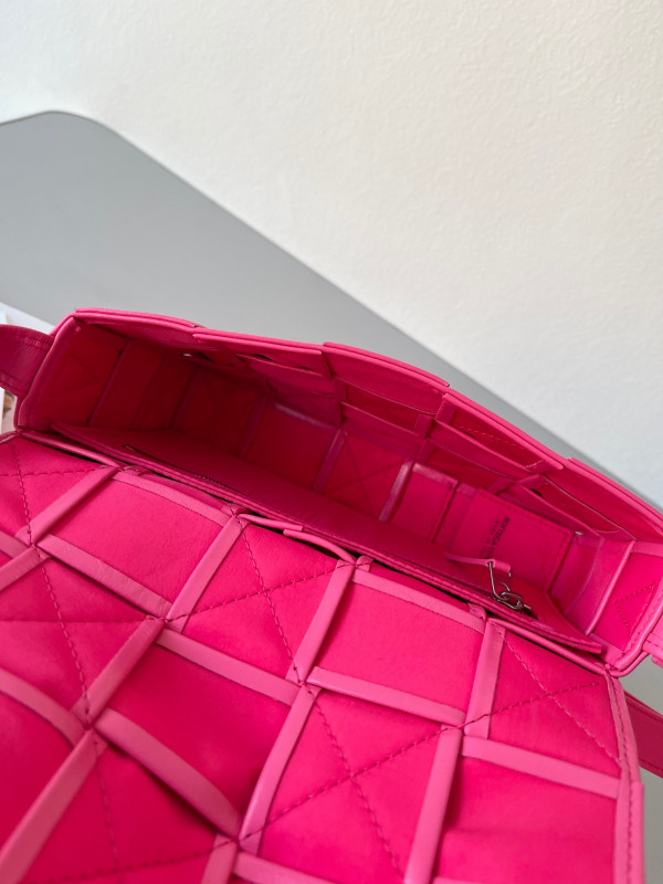 bo*te*ga Ve*ne*ta cassette