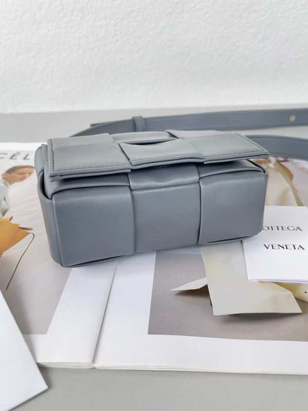 bo*te*ga Ve*ne*ta candy mini cassette-12*8*4cm