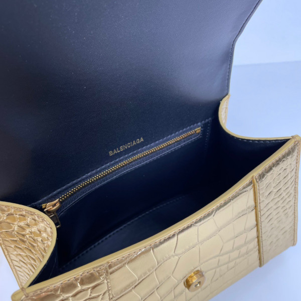 Ba*len*cia*ga hourglass