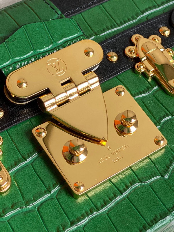 l0*is V*t0n petite malle