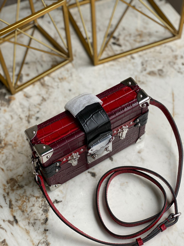 l0*is V*t0n petite malle