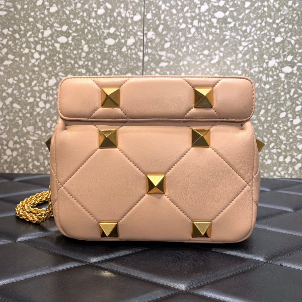 VALENTINO ONLINE EXCLUSIVE SMALL ROMAN STUD THE SHOULDER BAG WITH CHAIN