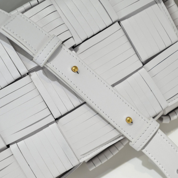 bo*te*ga Ve*ne*ta cassette