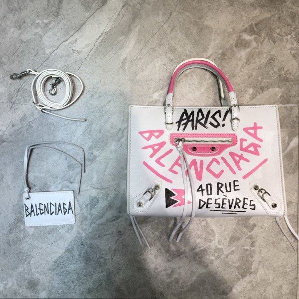 Ba*len*cia*ga classic city graffiti