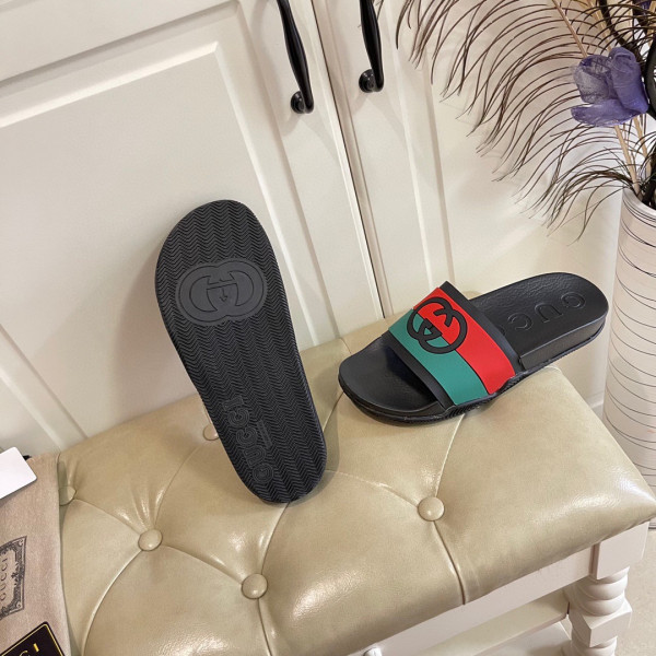 G*u*i interlocking g slide sandal