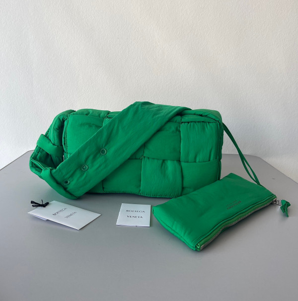 bo*te*ga Ve*ne*ta padded tech cassette