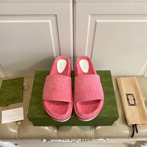 G*u*i gg platform sandal