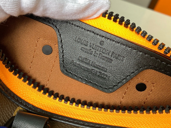 l0*is V*t0n keepall xs