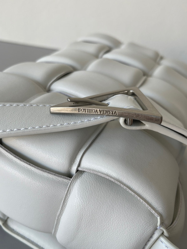 bo*te*ga Ve*ne*ta cassette