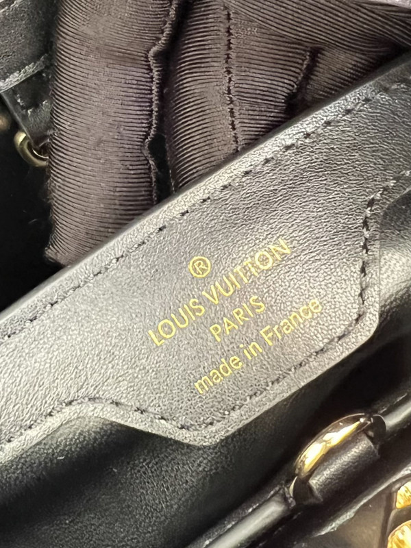 l0*is V*t0n capucines mm