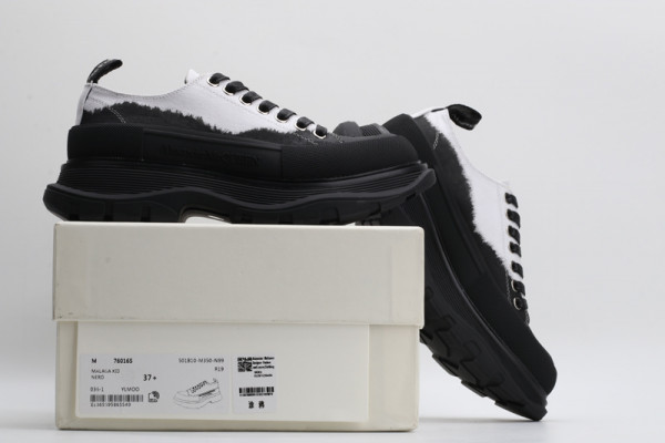 ale*d*r M*Q*en tread slick lace up