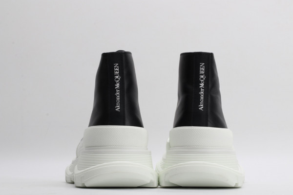 ale*d*r M*Q*en tread slick boot