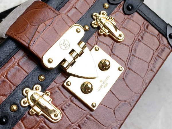 l0*is V*t0n petite malle