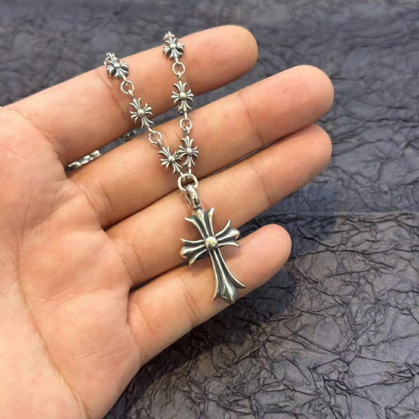 Ch**me He**ts necklace