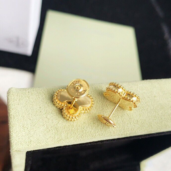 V*N CL*F & arpels perlée earrings
