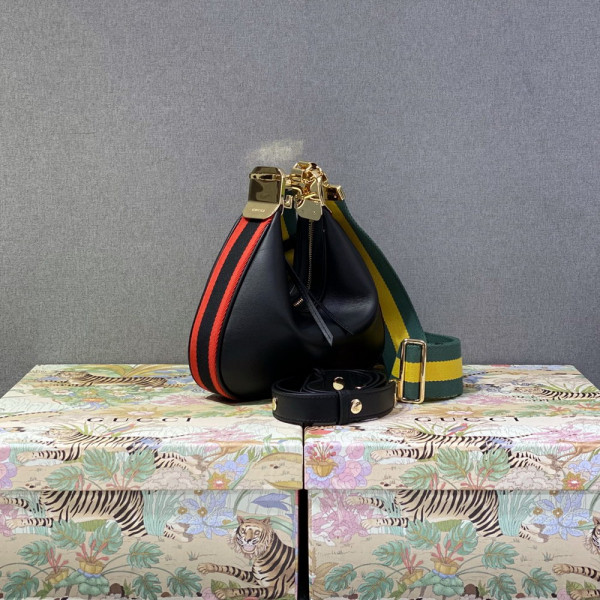 G*u*i attache small shoulder bag