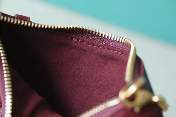 l0*is V*t0n easy pouch on strap