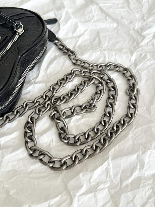 Ba*len*cia*ga  le cagole heart mini metallic crinkled-leather shoulder bag