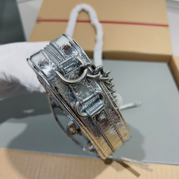 Ba*len*cia*ga  le cagole heart mini metallic crinkled-leather shoulder bag