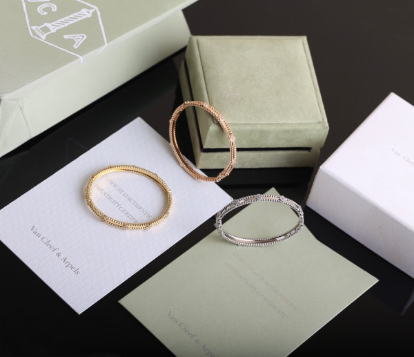 V*N CL*F & arpels perlée bracelet