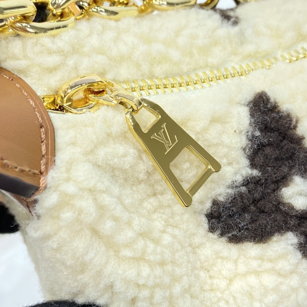 l0*is V*t0n over the moon