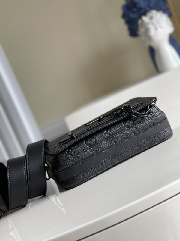 l0*is V*t0n steamer messenger