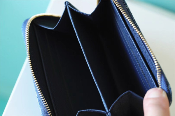 l0*is V*t0n zippy coin purse