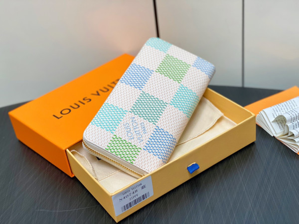 l0*is V*t0n zippy wallet-19.5*10.5*2.5 cm