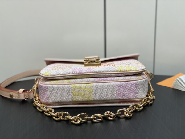 l0*is V*t0n pochette metis east west