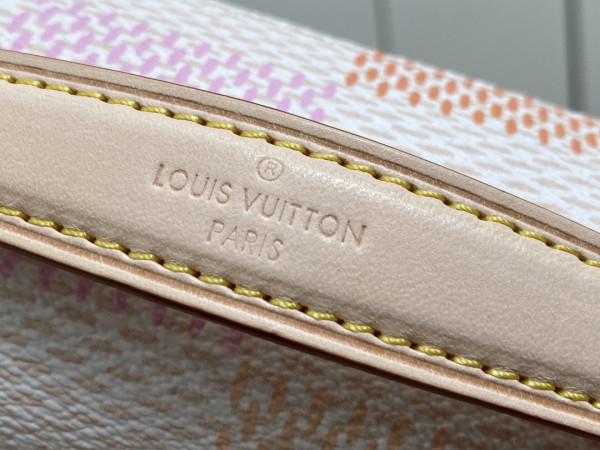 l0*is V*t0n pochette metis east west