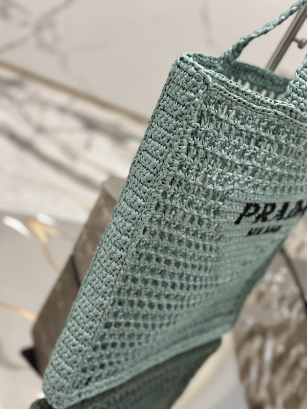 Pra*a crochet tote bag