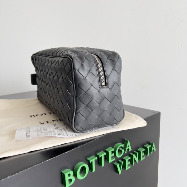 bo*te*ga Ve*ne*ta  intrecciato leather wallet-on-strap