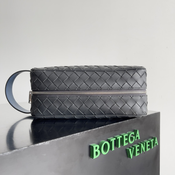 bo*te*ga Ve*ne*ta  intrecciato leather wallet-on-strap
