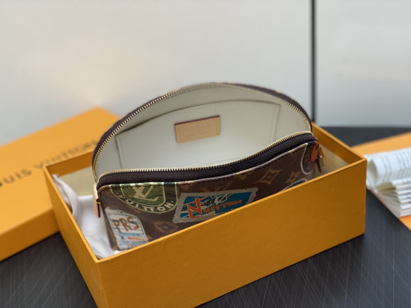 l0*is V*t0n cosmetic pouch pm-19*12*6cm