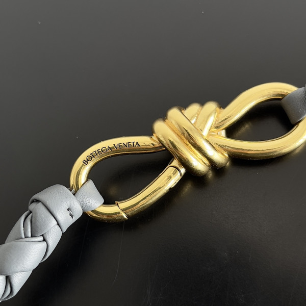 bo*te*ga Ve*ne*ta medium andiamo