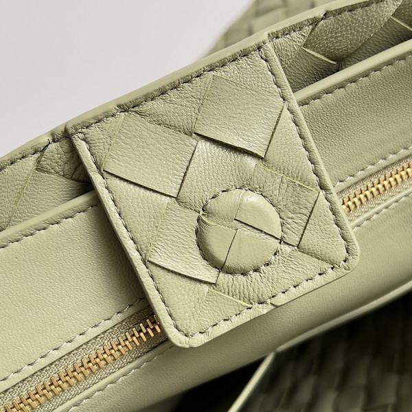 bo*te*ga Ve*ne*ta medium andiamo