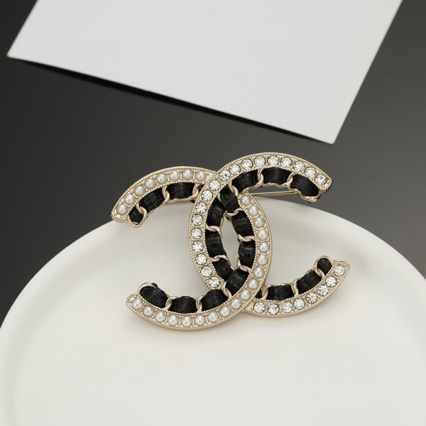CL BROOCH