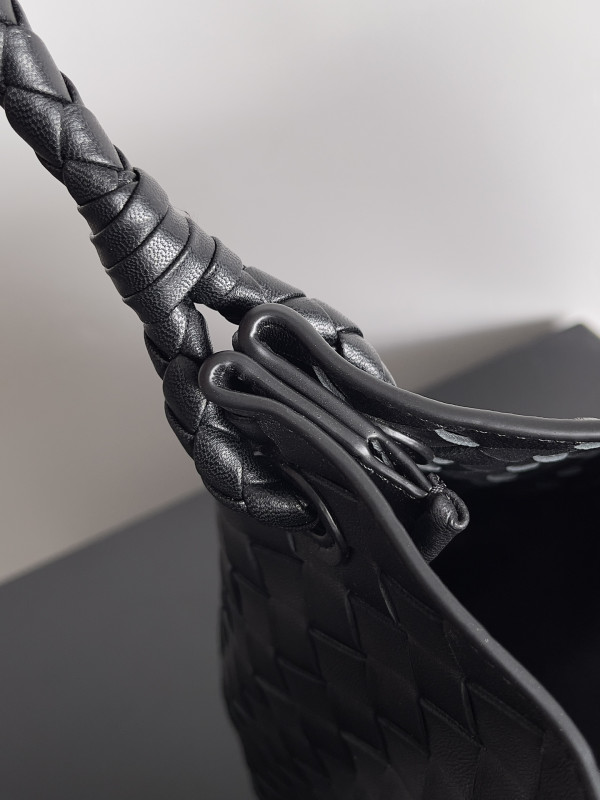 bo*te*ga Ve*ne*ta andiamo parachute large shoulder bag