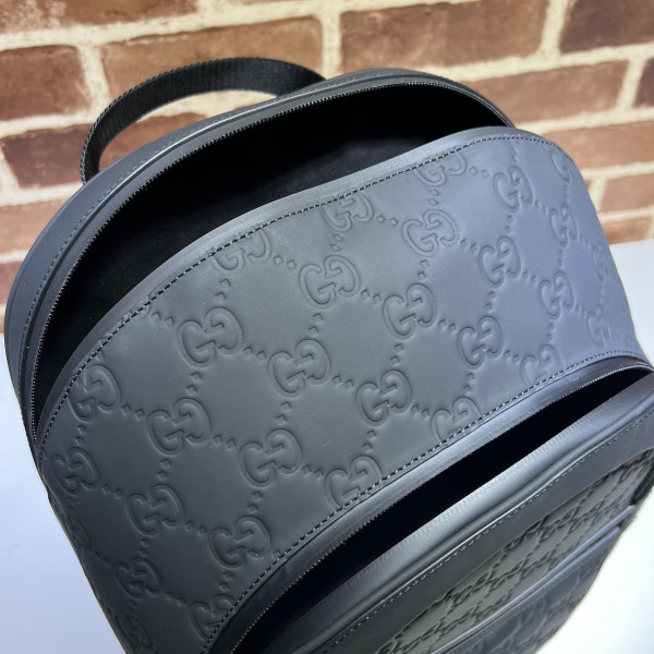 G*u*i small backpack