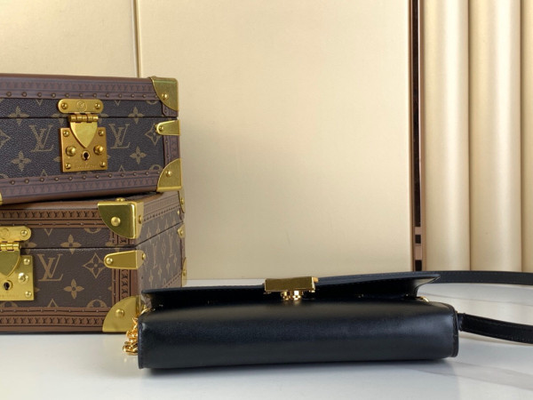 l0*is V*t0n wallet on chain capucines