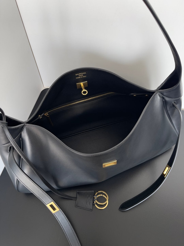 Ba*len*cia*ga bel air large shoulder bag