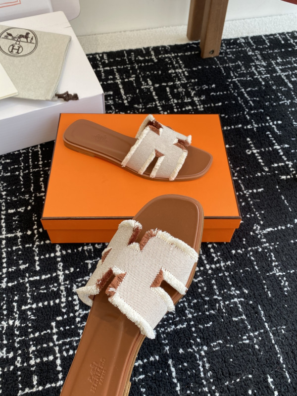 H**mes sandals