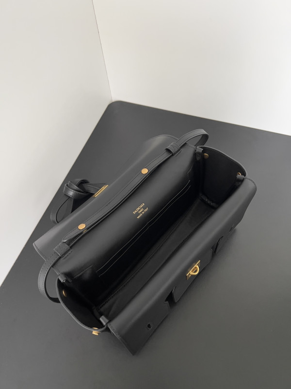 Ba*len*cia*ga bel air small clutch